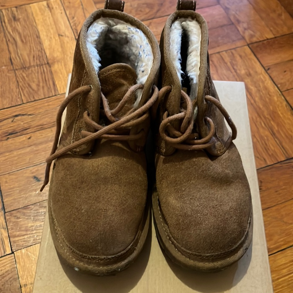 Little kids Uggs boots chestnut size 3